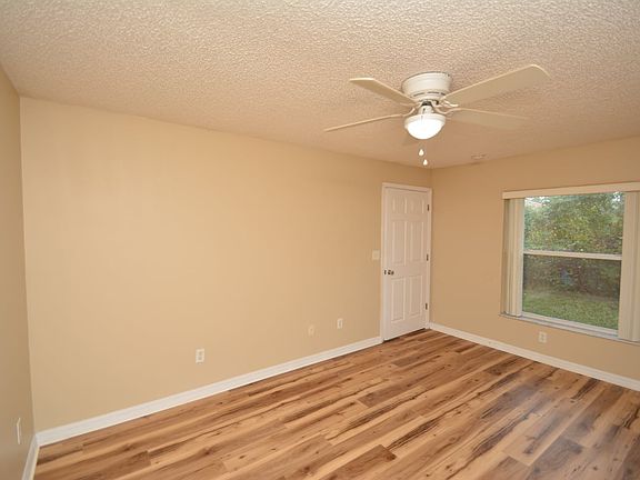 4th image of 44 Pine Hurst Ln