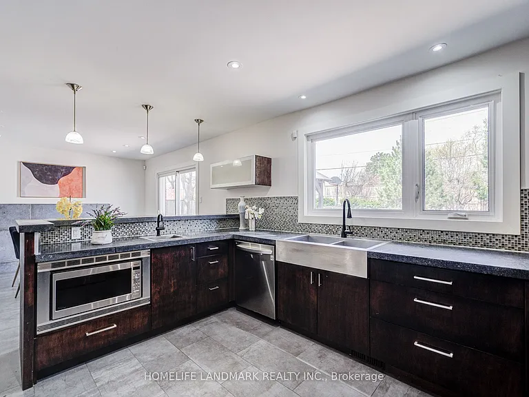1608 Sherwood Forrest Cir — Photo 17