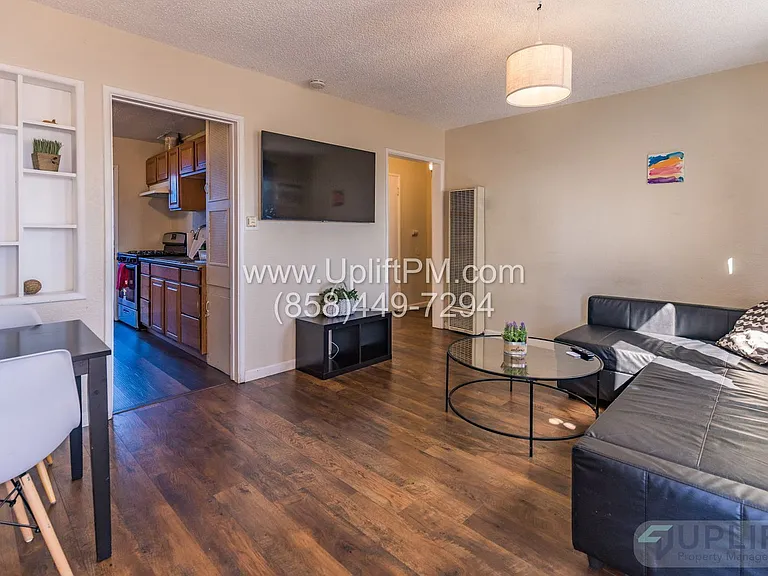 4829 Castle Ave — Photo 1
