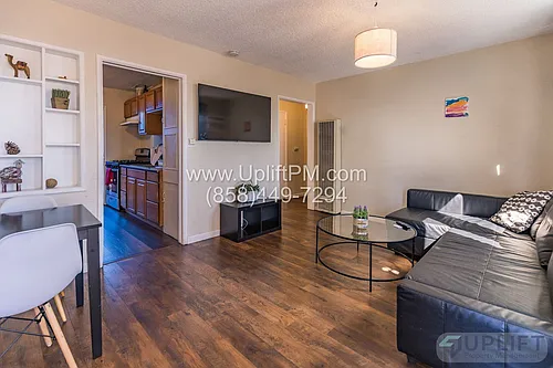 4829 Castle Ave Photo 1