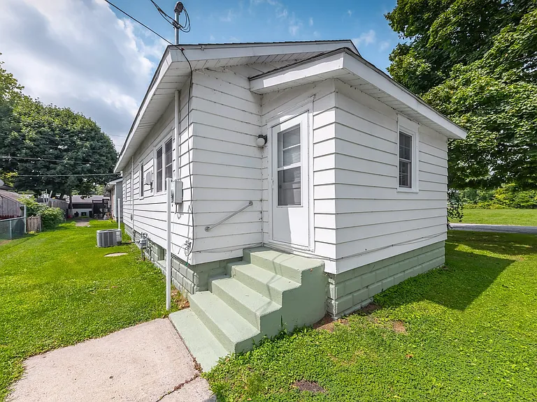 57 Jackson Rd — Photo 5