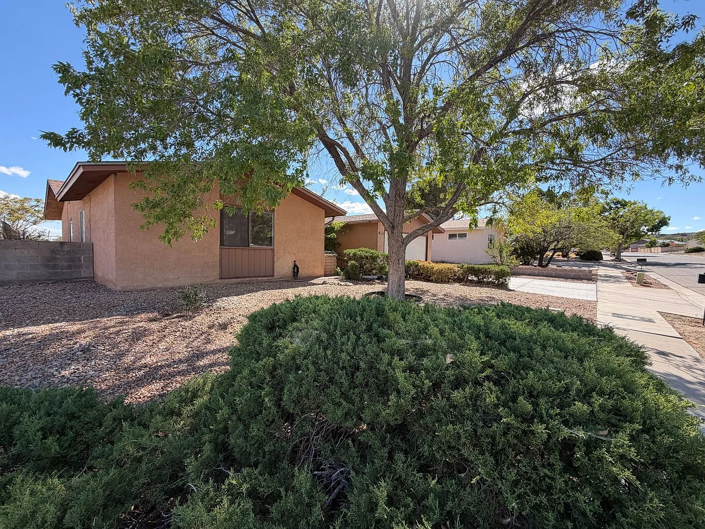 4 Bedroom Single Story Home Available Near Unser Blvd NW & Montano Rd NW! — Photo 3