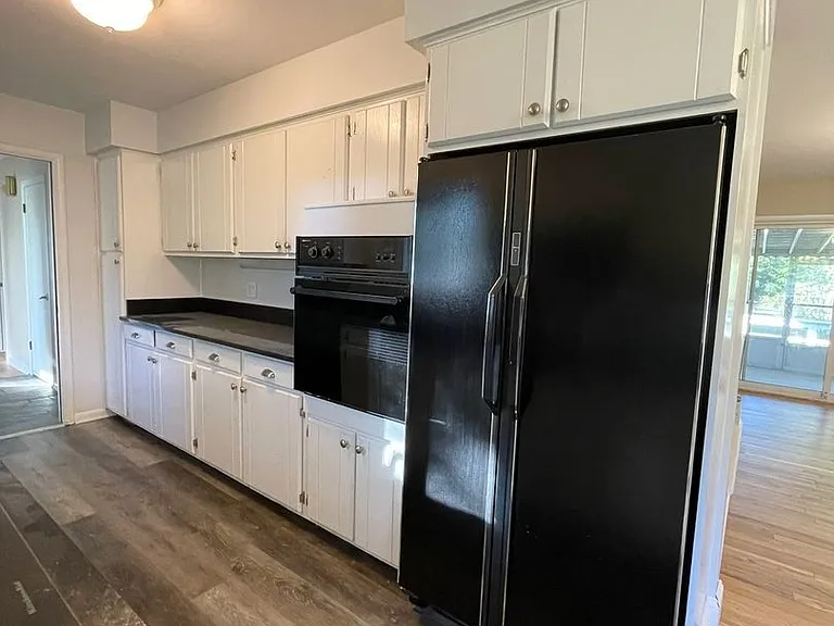3212 Charing Cross Rd — Photo 26