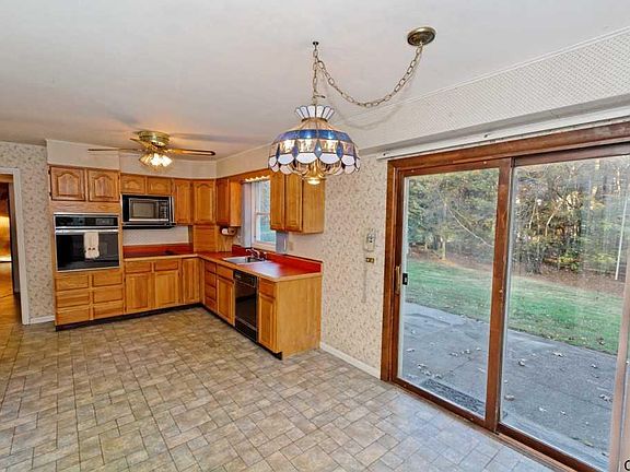 3rd image of 24 Casablanca Ct