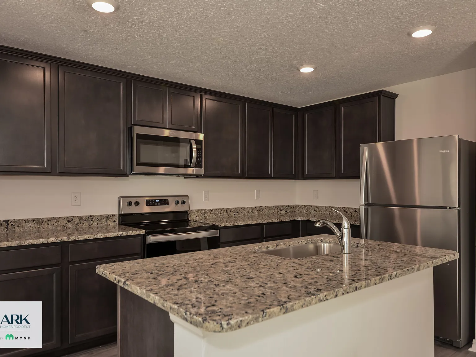 3 bed, 2.5 bath, 1817 sqft, $2,279 — Photo 3