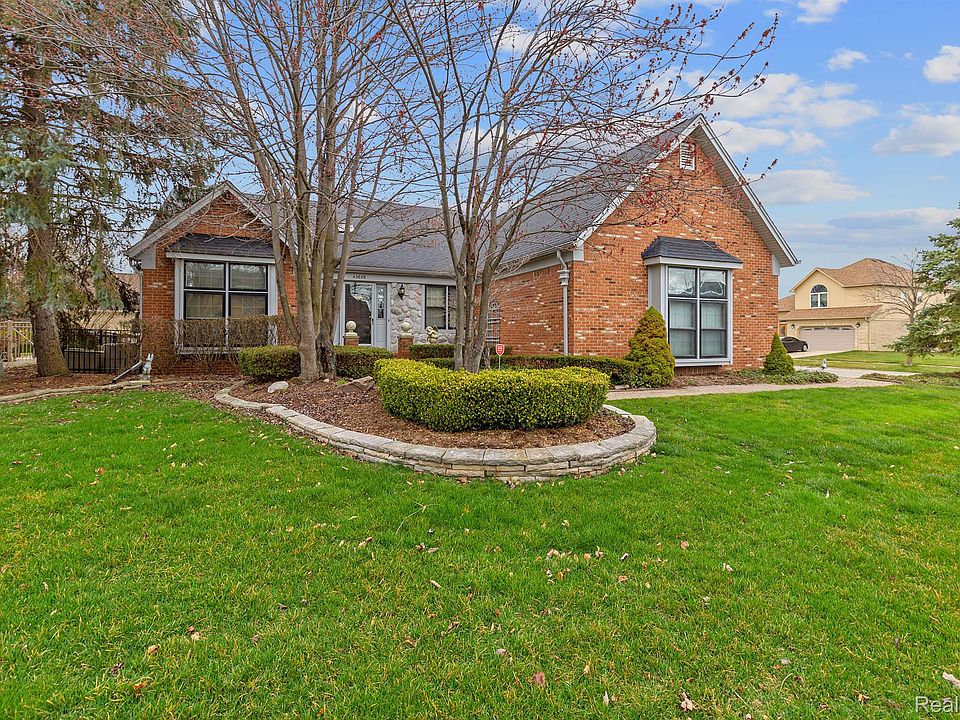 1st image of 43659 Riverway Dr