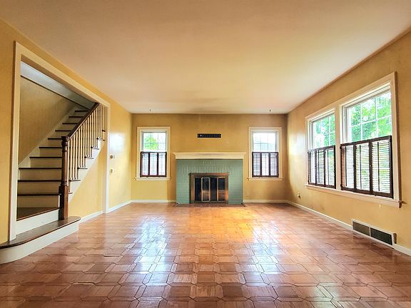 5th image of 3218 Eastbrook Dr