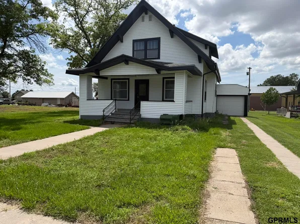 209 S Peach St, Shickley, NE 68436