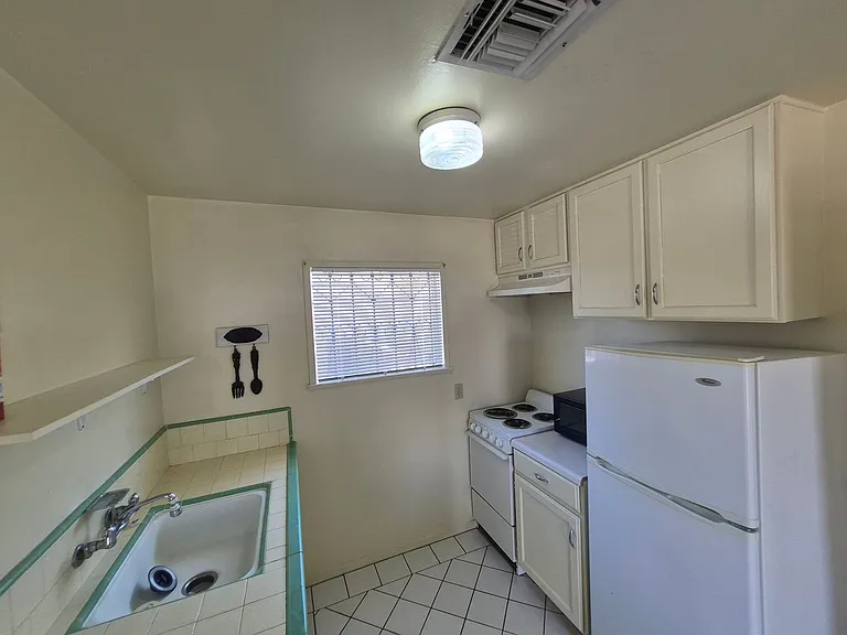 335 S 2nd Ave — Photo 4