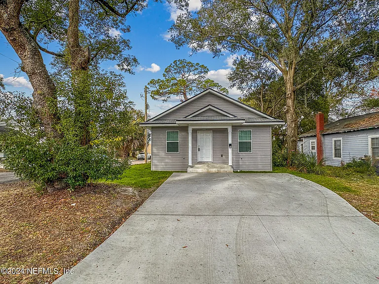 2220 Flesher Ave — Photo 4