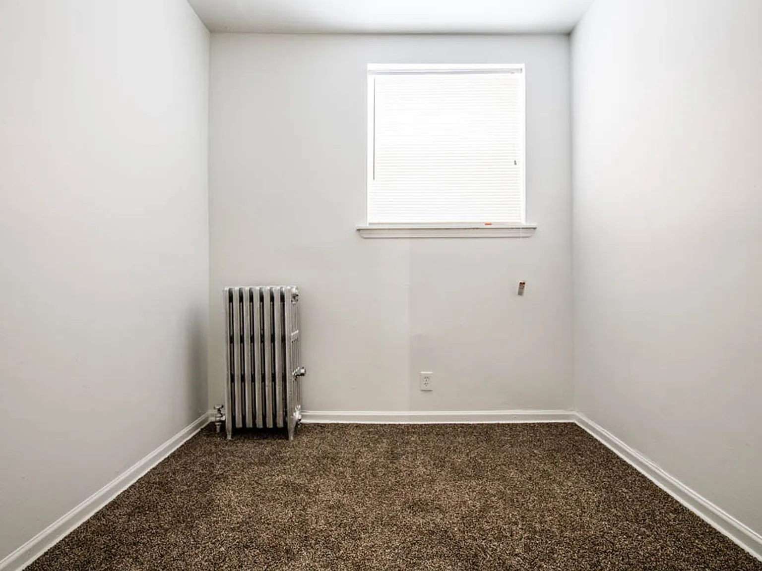 418 S Laramie — Photo 3