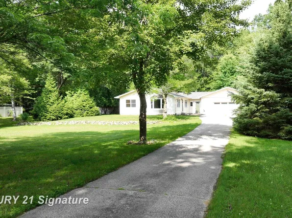 10293 Carr Rd, Saint Charles, MI 48655
