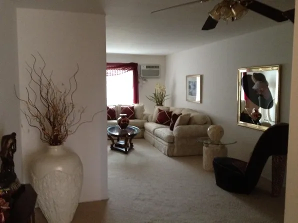 8325 Woodland Dr, Darien, IL 60561