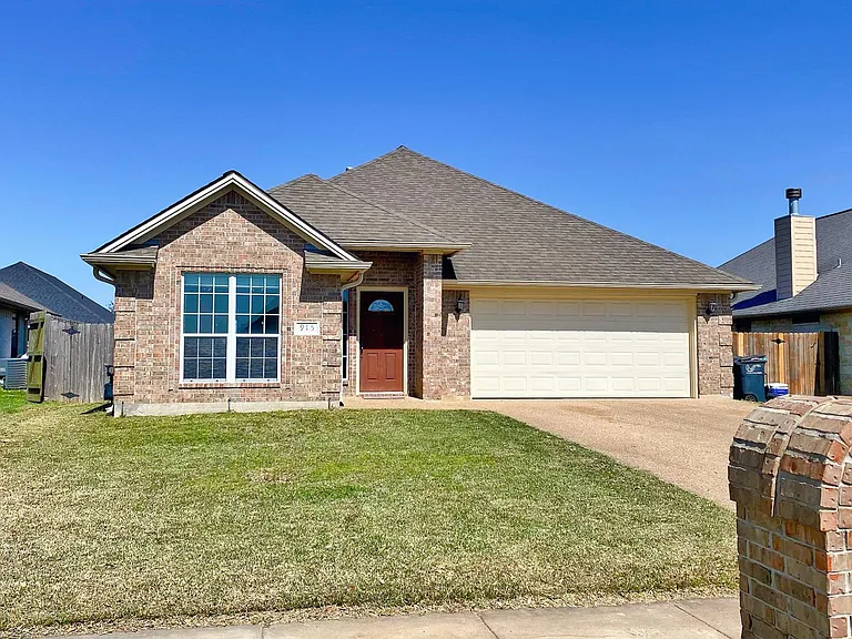 915 Turtle Dove Trl — Photo 1