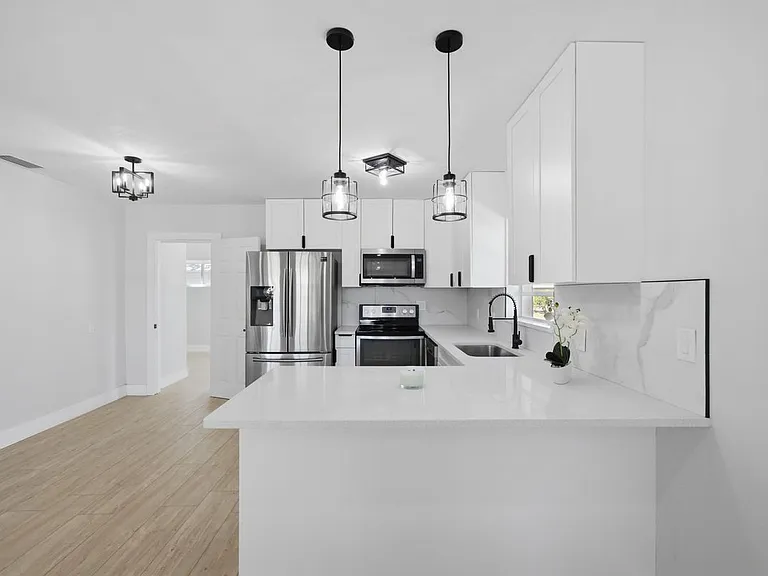 6052 Central Ave — Photo 3
