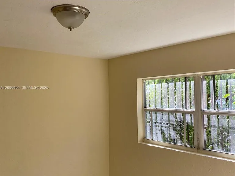1319 NW 60th St #5 — Photo 2