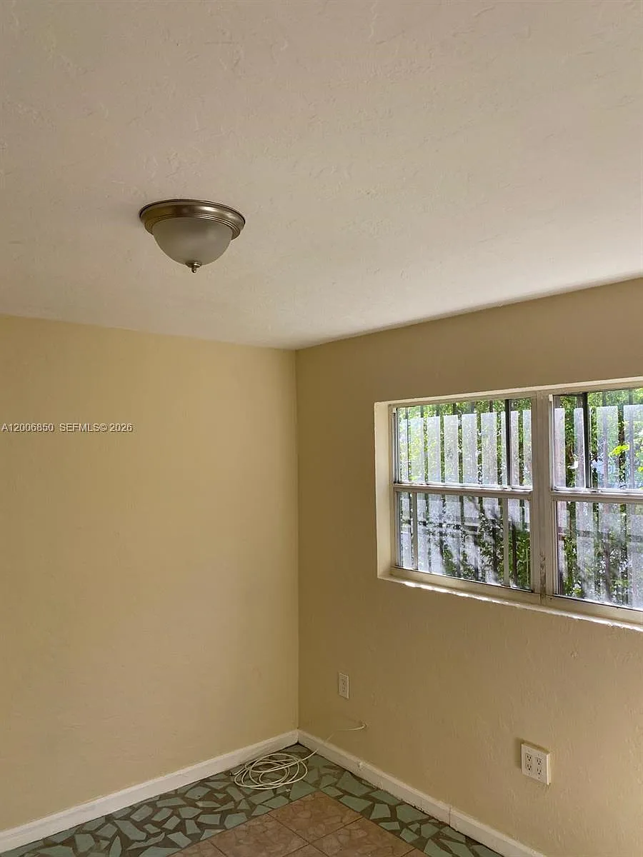 Building Photo - 1319 NW 60th St #5