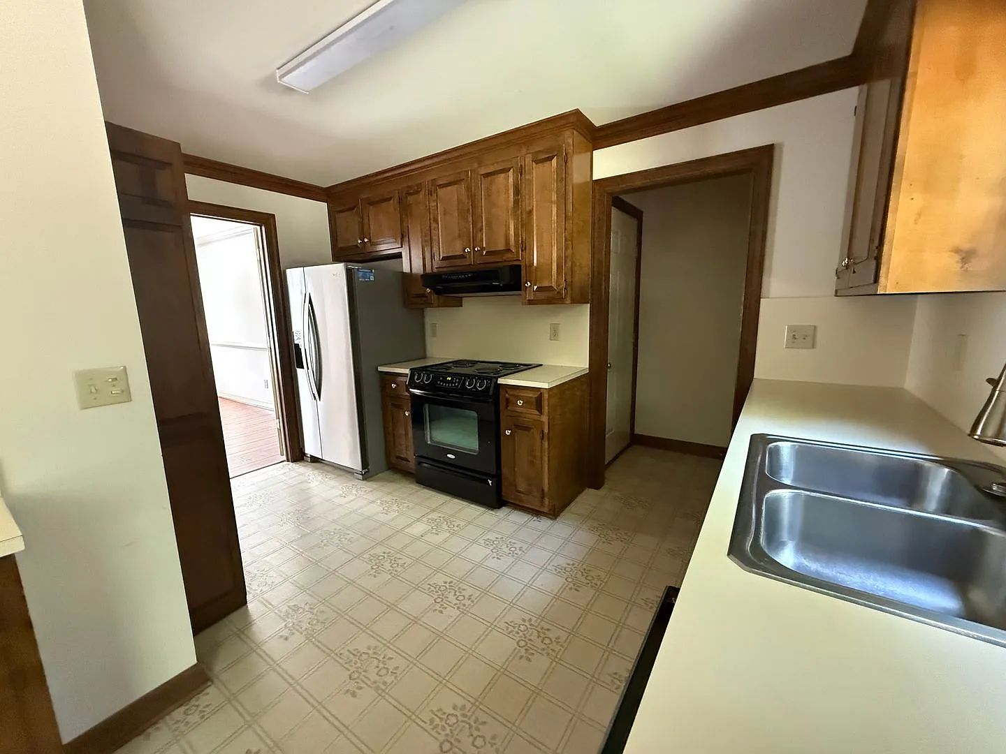 Single Family home in Williamsburg! Available NOW! — Photo 2