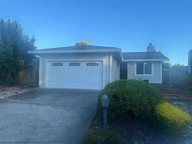 1515 Gladstone Way — Photo 13