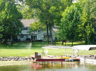 700 Saint Johns Dr, Delafield, WI 53018