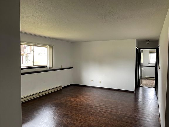 2nd image of 940 Stratford Dr E #3