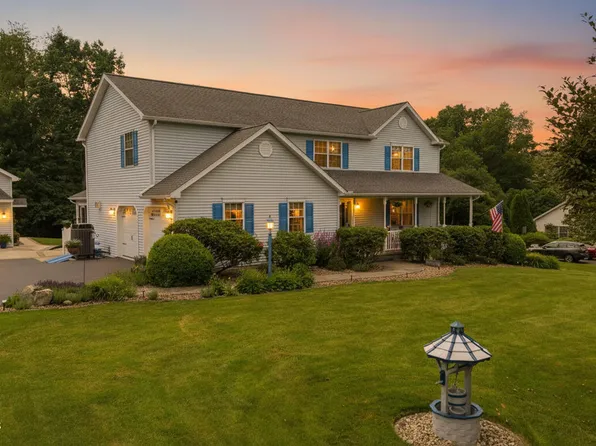 11 Steeplechase Dr, Bloomsburg, PA 17815