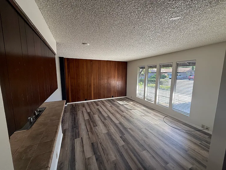940 W East Ave #4 — Photo 8