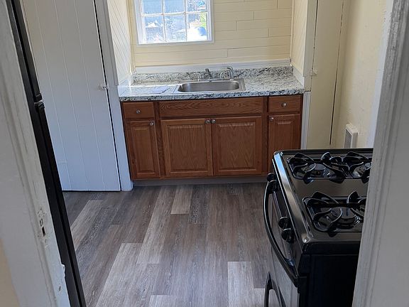 5th image of 38 Spring St