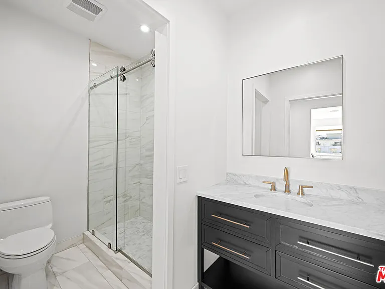 106 N Croft Ave #301 — Photo 19