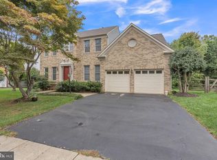13907 Willow Tree Dr, Rockville, MD 20850