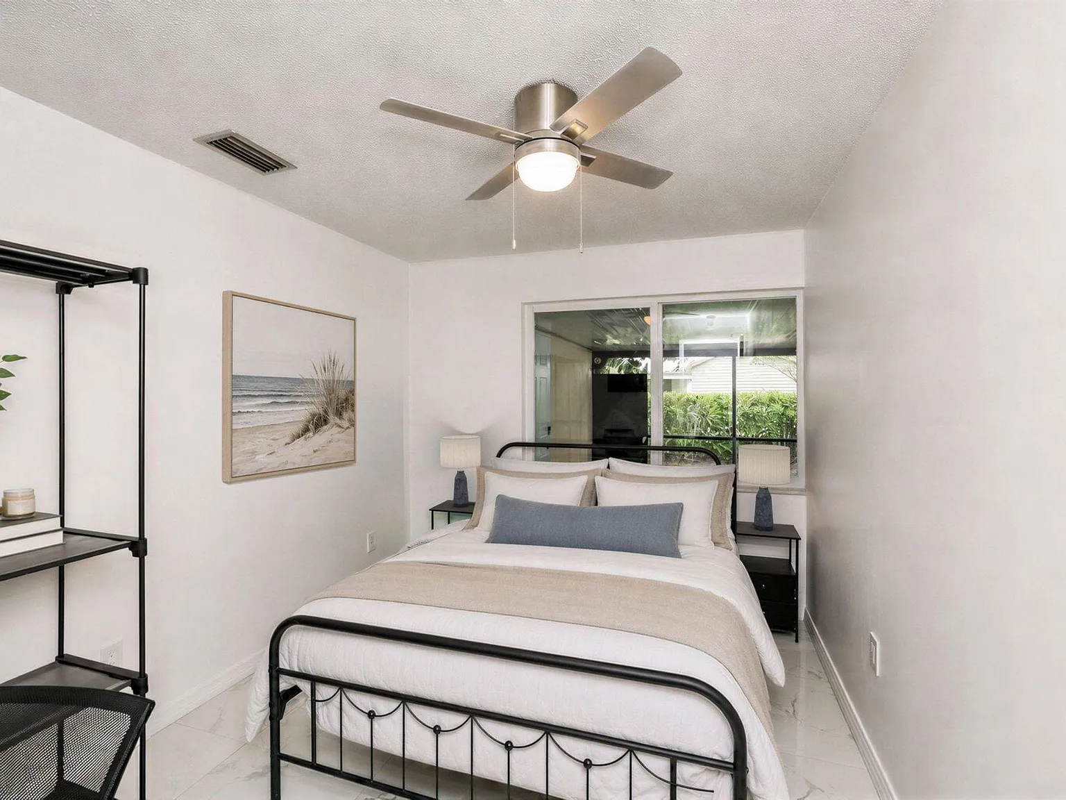 4 bed, 3.0 bath, 1100 sqft, $1,360 — Photo 1