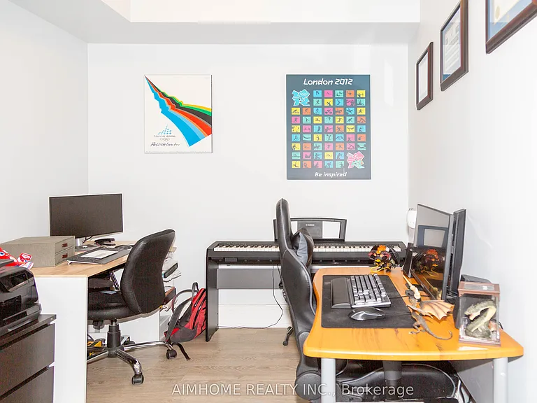30 Roehampton Ave #2101 — Photo 4