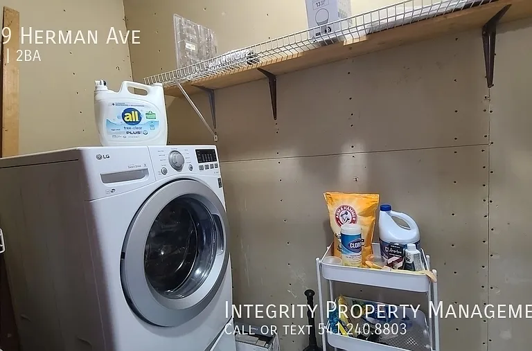 659 Herman Ave — Photo 11
