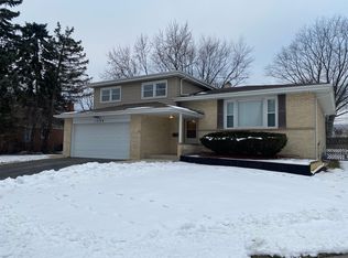 1720 Longmeadow Dr, Glenview, IL