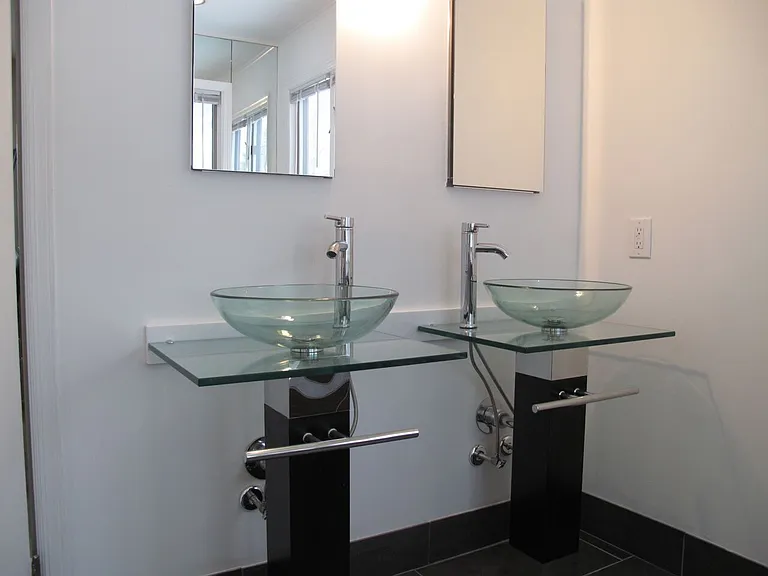4 Evelyn Ct — Photo 11