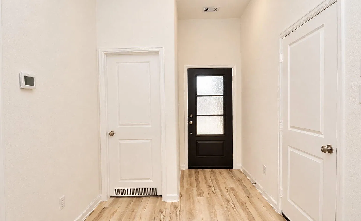 3 bed, 2.0 bath, 1775 sqft, $2,100 — Photo 3