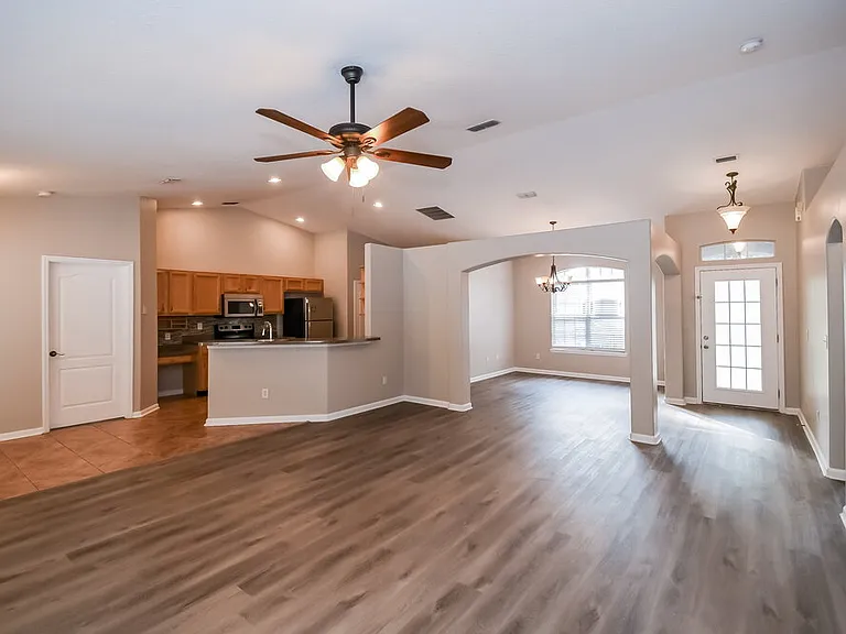 1299 Summit Oaks Dr E — Photo 3