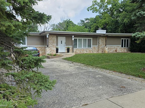 4th image of 18W724 14th St