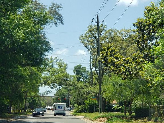 4th image of 7198 Tippin Ave