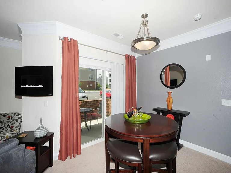 Eagle Harbor Apartments — Photo 20