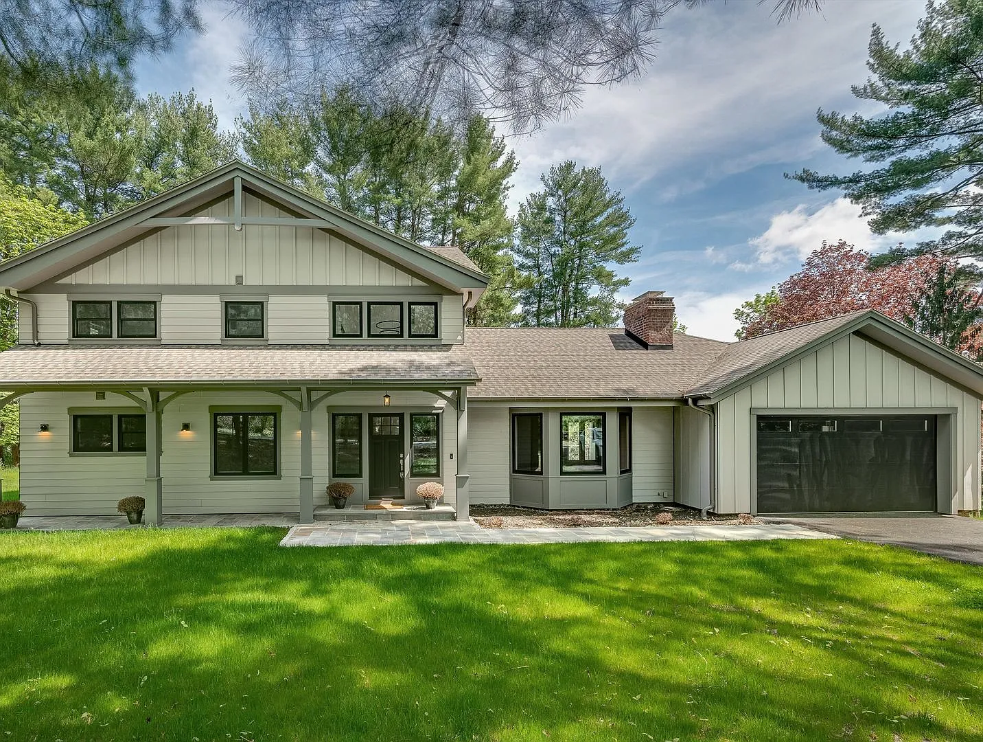 Modern Farmhouse 3 Bedroom 3.5 Bathroom — Photo 1