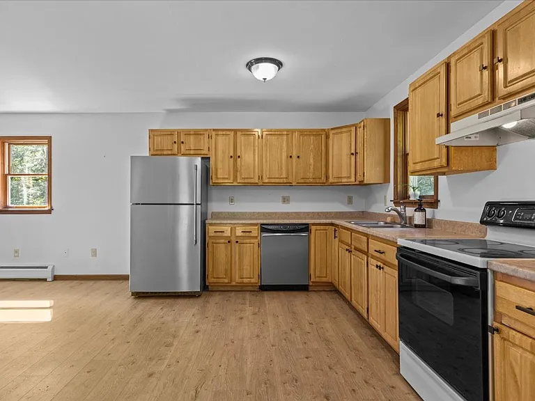 1672 Sweet Hollow Rd — Photo 16