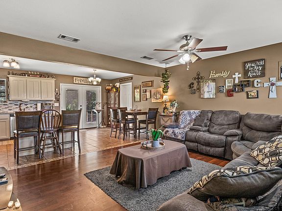 4th image of 509 County Road 1309