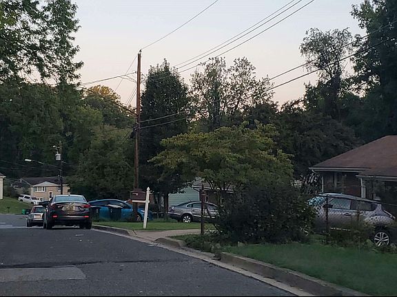 5th image of 1810 Hollydale Rd