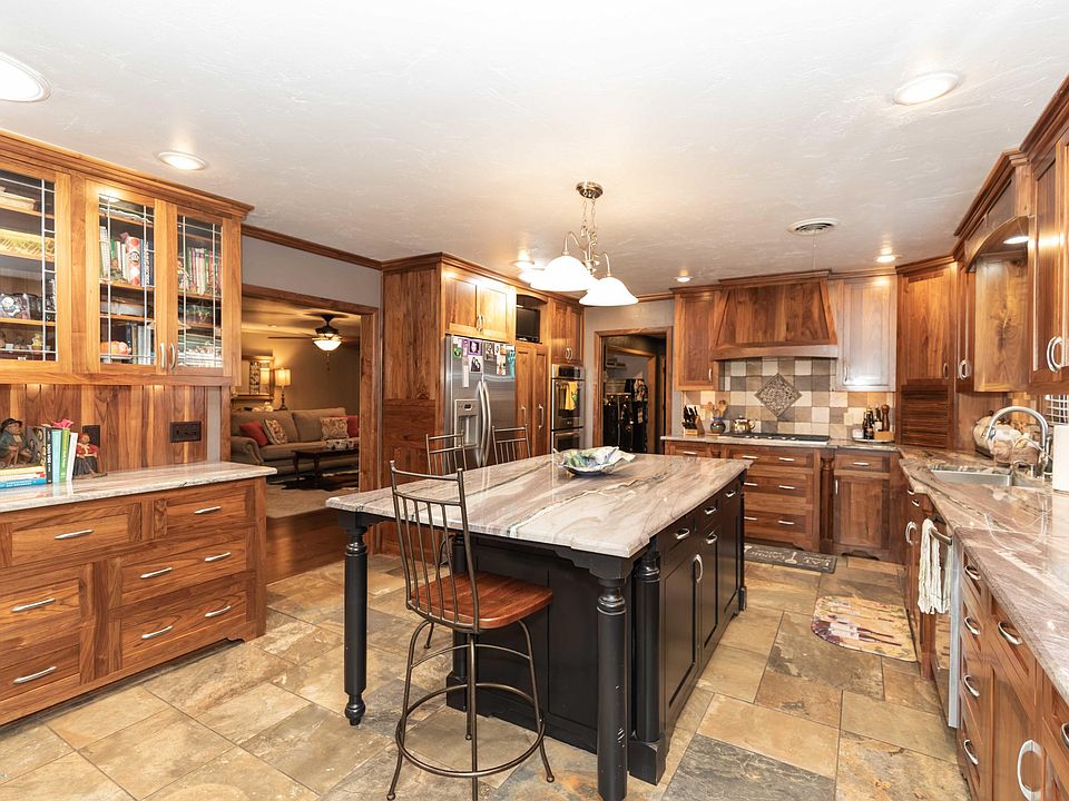 1st image of 3913 Eaton Dr