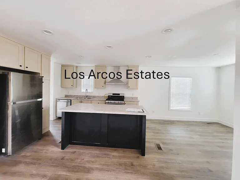 650 E Busby Dr #F — Photo 3