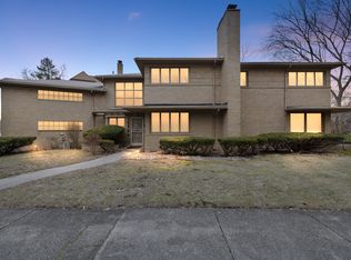 19560 Roslyn Rd, Detroit, MI 48221