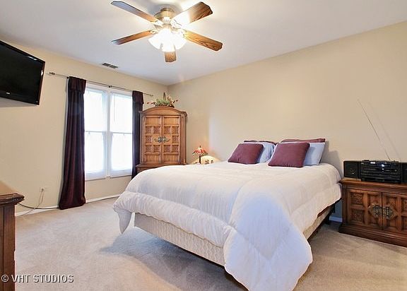 5th image of 190 Grove Ave Unit B