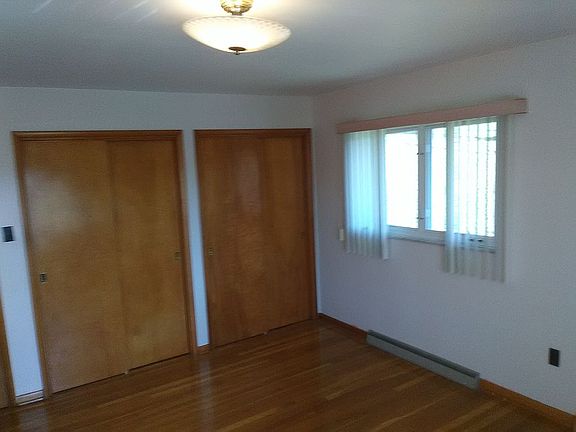 Master Bedroom - 13' x 16'