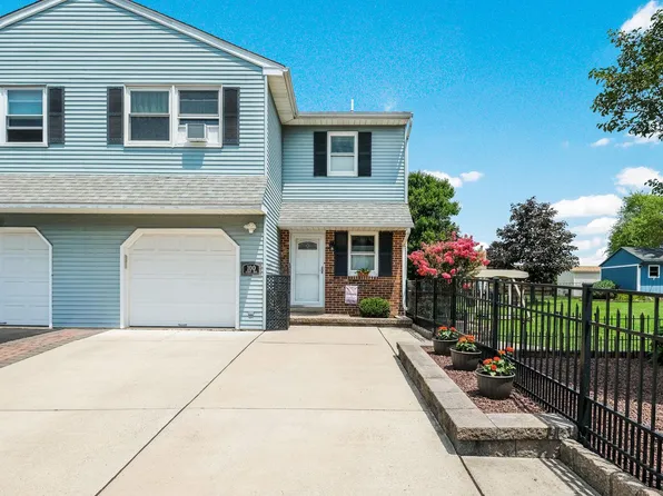 100 Elberta Dr, North Wales, PA 19454